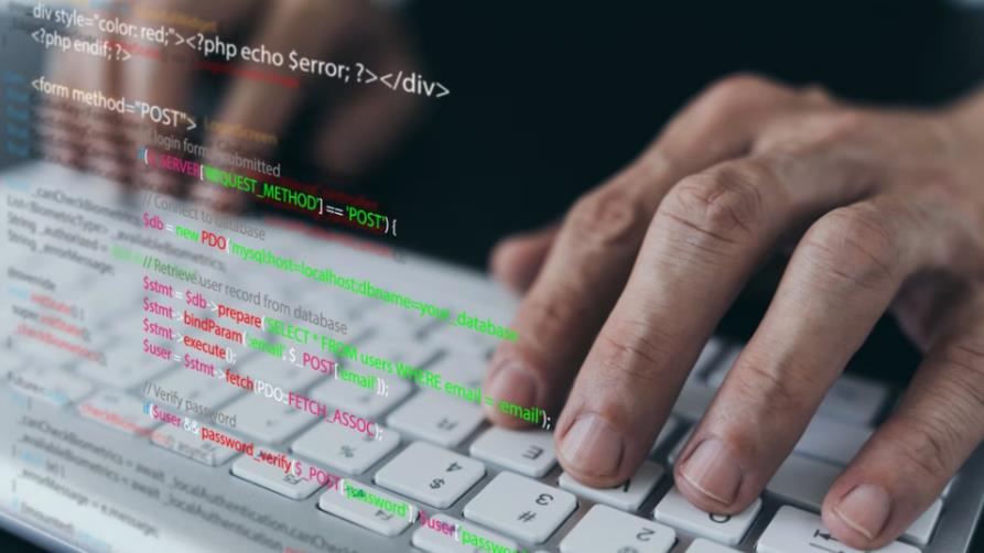 昭通小程序定制开发公司视角下SQL与T-SQL的差异化应用解析