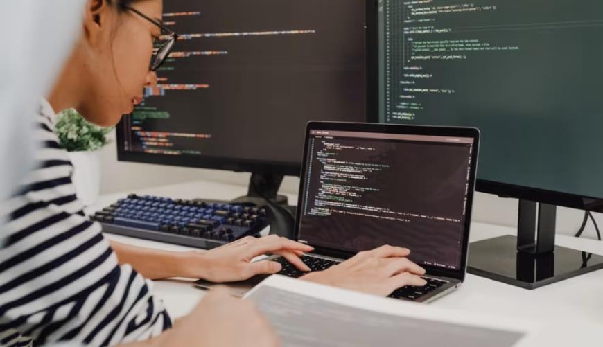 昭通小程序定制开发构建实时互动新生态：WebRTC+即时通讯双引擎驱动